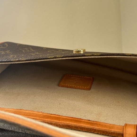 Authentic Louis Vuitton, envelope style 10”x4-1/2“ bag. - Picture 10 of 12